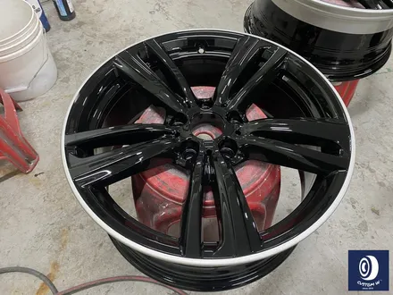 BMW F30 330i 442M 19인치 휠 상처 수리 및 부식 제거 /  약품 박리 ( 페인트 제거) 후, 블랙 + 실버 투톤 휠도색 / 용인 처인구