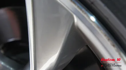 새 휠로 교체 할 필요없이 BMW X3 차량의 휠을 다이아몬드컷팅 휠수리로 1개의 휠만 다른 휠과 동일하게 복원합니다. / 용인 처인구