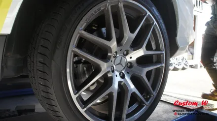 벤츠 AMG 라면 스포티한 블랙 휠과 레드 캘리퍼 조합을! 벤츠 GLE 63 AMG 블랙유광 휠도색, 레드 캘리퍼도색 작업기. / 용인 처인구