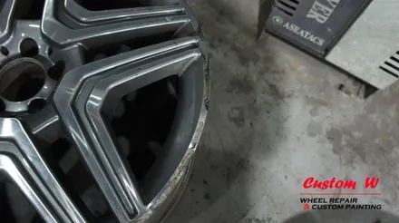 한 덩치하는 벤츠 ML63 AMG 휠수리 후 블랙유광 휠도색. / 용인 처인구