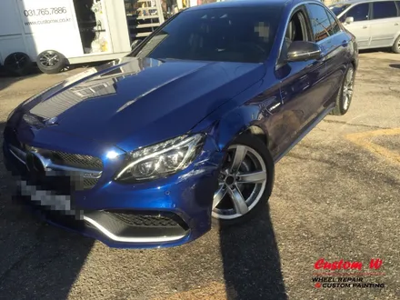 심각한 수준의 데미지를 입은 벤츠 C63 AMG 차량의 다이아몬드컷팅 휠수리. / 용인 처인구
