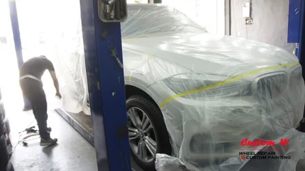 BMW X5 강력한 포스를 위한 블랙유광 휠도색과 심각한 부식의 캘리퍼 M퍼포먼스 블루로 캘리퍼도색. / 용인 처인구