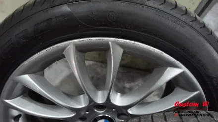 BMW 750LI  부식이 심한 캘리퍼를 깔끔하게 도색하고 휠 상처수리후 고스트크롬 휠도색. / 용인 처인구