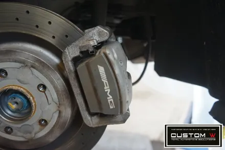벤츠 A45AMG 블랙유광 휠도색 + 레드 캘리퍼도색. / 용인 처인구