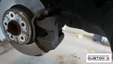 BMW G30 5시리즈 블랙유광 휠도색, M퍼포먼스 블루 캘리퍼도색. / 용인 처인구