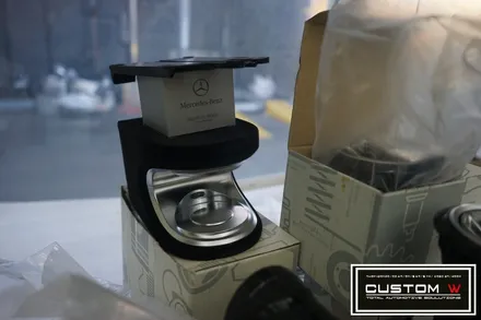 벤츠 E클래스 쿠페 E220d 쿠페 순정 무선충전, 에어품질패키지(에어발란스,이오나이저), 송풍구 앰비언트 라이트 시공. / 용인 처인구
