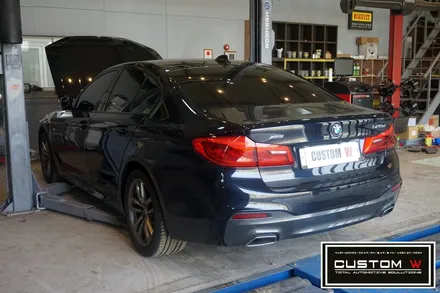 BMW G30 520D 662M 휠 블랙유광 휠도색, 레드 캘리퍼도색 / 분당 용인 수입차 BMW 휠도색,캘리퍼도색 커스텀W / 용인 처인구