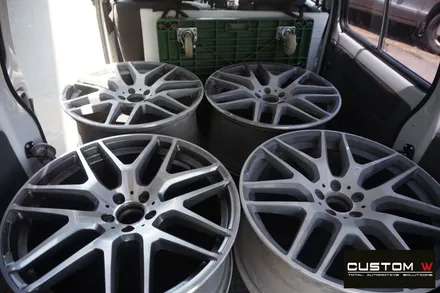 벤츠 GLE63AMG 잘 못된 휠수리 도색 이력이 있는 휠 박리 후 투톤 휠도색  재작업 ,  애시드 그린 (형광) 캘리퍼도색. / 용인 처인구