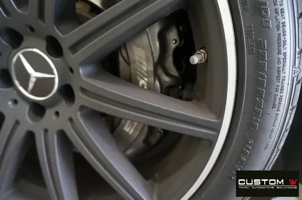 잘 못된 휠수리 도색 이력이 있는 벤츠 CLS63AMG 약품 박리 후, 재작업 다이아몬드 컷팅 블랙 폴리시 휠로 커스터 마이징, 레드 캘리퍼 도색 작업 까지.! / 용인 처인구