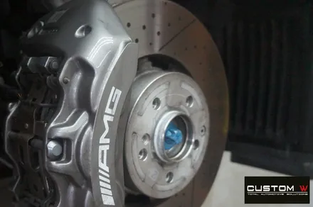 매일 같이 입고 되는  벤츠 GT43 AMG 4 도어 골드 캘리퍼 도색, 하이그로시 블랙 검정 유광 휠도색. / 용인 처인구