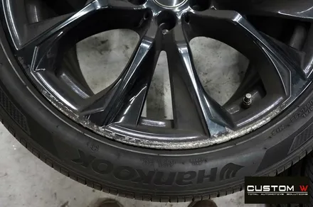 BMW X6 40d 기존 휠 도색 차량 휠 상처 수리 후 블랙유광 휠도색 재작업 / 용인 처인구