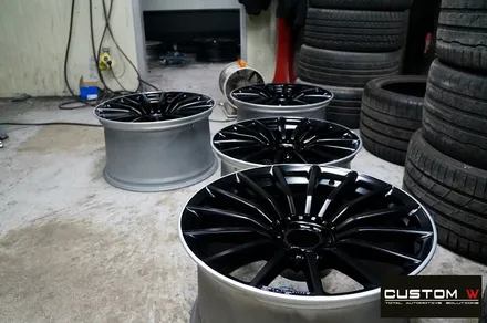 벤츠 GT43 AMG 기존 잘못된 수리 도색 이력 약품 박리 후 블랙 실버 투톤 무광 휠도색 + 카본 세라믹 골드 캘리퍼 도색 / 용인 처인구