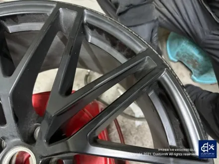 포르쉐 신형 마칸 GTS 휠 상처 수리 후, 제트 블랙 휠 복원 도색 ( 무광 검정 / 매트 블랙 /사틴 블랙 ) / 용인 처인구