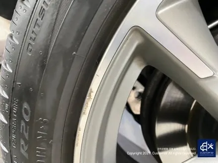 아우디 A7 50TDI 20인치 휠 상처 수리 후, 다이아몬드 커팅 가공을 이용한 블랙 폴리시 휠 커스텀 도색 작업 그리고 레드 캘리퍼 도색 작업까지_! / 용인 처인구