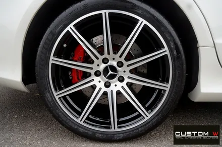 잘 못된 휠수리 도색 이력이 있는 벤츠 CLS63AMG 약품 박리 후, 재작업 다이아몬드 컷팅 블랙 폴리시 휠로 커스터 마이징, 레드 캘리퍼 도색 작업 까지.! / 용인 처인구