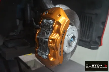 매일 같이 입고 되는  벤츠 GT43 AMG 4 도어 골드 캘리퍼 도색, 하이그로시 블랙 검정 유광 휠도색. / 용인 처인구