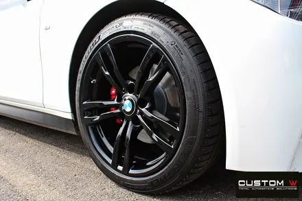 BMW 320i M패키지 블랙유광 휠도색 + 허브 방청 레드 캘리퍼 도색 / 용인 처인구