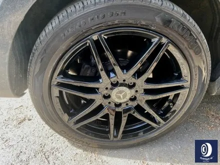 벤츠 V클래스 V300D 휠 상처 수리 후, 블랙 유광 휠도색 + 손상된 타이어 신품으로 교체 작업까지_! / 용인 처인구