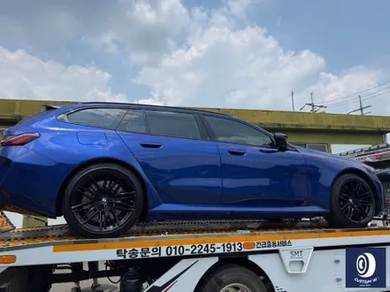 유니크한 차량_!! / BMW G99 M5 투어링 제트 블랙 / 하이그로시 블랙 (검정 유광) 휠 도색 / 용인 처인구