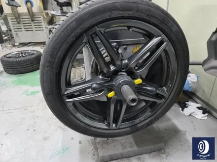 벤츠 W213 E300 AMG 라인 19인치 휠 상처 수리 후, 건메탈 그레이 휠 도색 / 용인 처인구