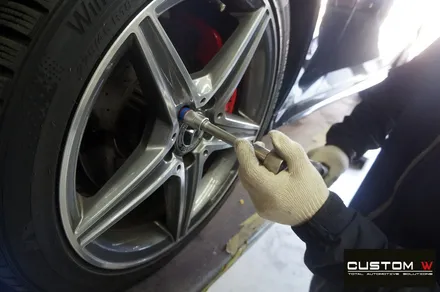 벤츠 C200 AMG 라인 다이아몬드 컷팅 휠 상처 수리 후, 휠 복원 그리고 레드 캘리퍼 도색 작업까지.! / 용인 처인구