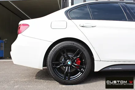 BMW 320i M패키지 블랙유광 휠도색 + 허브 방청 레드 캘리퍼 도색 / 용인 처인구