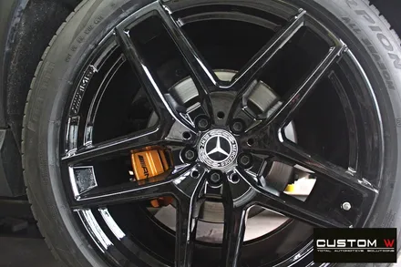 벤츠 GLE350d 쿠페 휠 상처 수리 후 블랙유광 휠도색 + 카본 세라믹 골드 캘리퍼 도색 / 용인 처인구