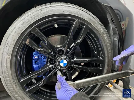휠, 캘리퍼 모두 새 옷을 입히자! BMW 320i 휠수리 후 블랙유광 휠도색 + 블루 캘리퍼 도색 / 용인 처인구