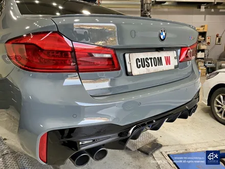 BMW F90 M5 박리 후 블랙유광 휠도색 + 리어 범퍼 디퓨저, 사이드 미러 블랙유광 도색 / 용인 처인구
