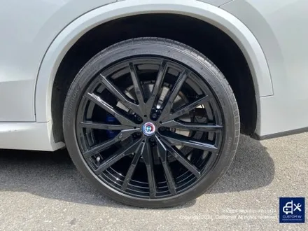 BMW X5 G05 22인치 742M 부식 제거 및  휠 상처 수리 후, 블랙 유광 휠도색 / 용인 처인구