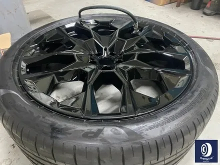 멋지게 사틴 블랙 컬러 랩핑 작업 된 BMW G07 X7 40i 22인치 블랙 유광 휠도색 / 용인 처인구
