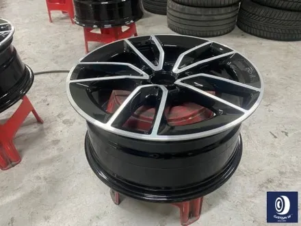 벤츠 C43 AMG 휠 상처 수리 후, 다이아몬드 커팅 가공을 이용한 블랙 폴리시 투톤 휠 커스텀 도색 / 용인 처인구