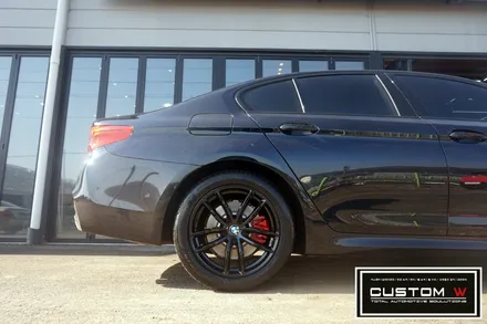 BMW G30 520D 662M 휠 블랙유광 휠도색, 레드 캘리퍼도색 / 분당 용인 수입차 BMW 휠도색,캘리퍼도색 커스텀W / 용인 처인구