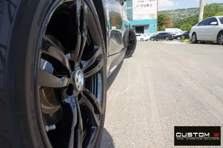 BMW 320i 441M 휠 상처 수리 후, 블랙 유광 휠도색 그리고 부식 녹 제거 후, 캘리퍼 도색 작업 까지.! / 용인 처인구