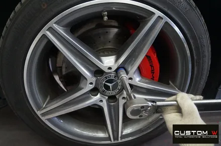 벤츠 C200 AMG 라인 다이아몬드 컷팅 휠 상처 수리 후, 휠 복원 그리고 레드 캘리퍼 도색 작업까지.! / 용인 처인구