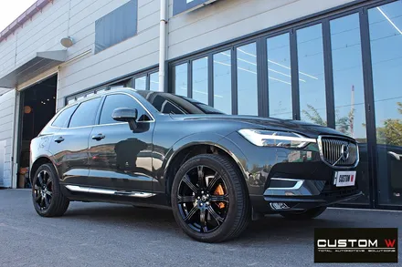 볼보 XC60 휠 상처 수리 후 블랙유광 휠도색 + 카본 세라믹 골드 캘리퍼 도색 / 용인 처인구
