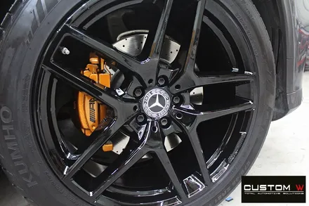 벤츠 GLE350d 쿠페 휠 상처 수리 후 블랙유광 휠도색 + 카본 세라믹 골드 캘리퍼 도색 / 용인 처인구