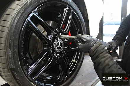 벤츠 CLA220 AMG LINE 휠 상처 수리 후 블랙유광 휠도색 + 레드 캘리퍼 도색 / 용인 처인구