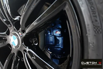 BMW 320d 투어링 442M 휠 상처 수리 후 블랙유광 휠도색 + 블루 캘리퍼 도색 / 용인 처인구