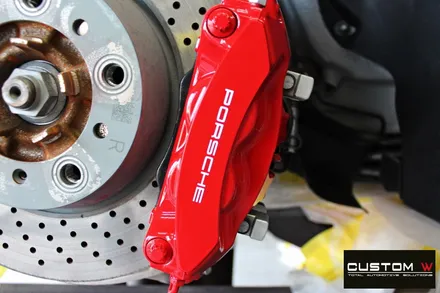 포르쉐 911 신형 카레라 4S (992) 카브리올레 블랙유광 휠도색 + 레드 캘리퍼 도색 / 용인 처인구