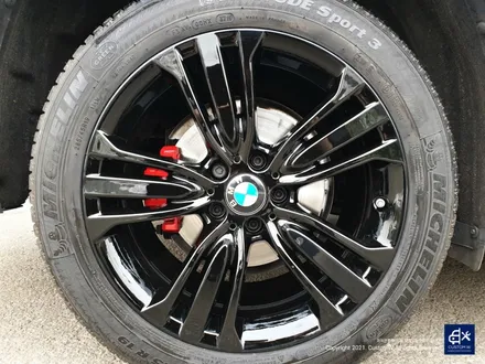 상처 수리는 물론 캘리퍼 관리까지!! BMW X5 휠수리 후 블랙유광 휠도색 & 레드 캘리퍼 도색 / 용인 처인구