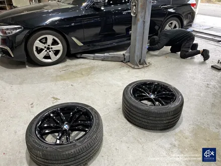 BMW G30 520d 휠수리 후 블랙유광 휠도색 / 용인 처인구