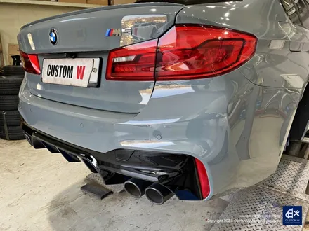 BMW F90 M5 박리 후 블랙유광 휠도색 + 리어 범퍼 디퓨저, 사이드 미러 블랙유광 도색 / 용인 처인구