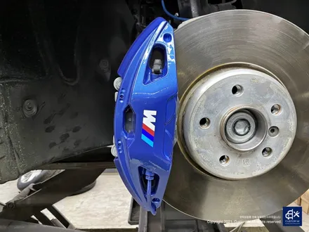 BMW i4 M50 기존 도색 제거 약품 박리 후, 블랙 폴리시 휠 + 블루 캘리퍼 도색 / 용인 처인구