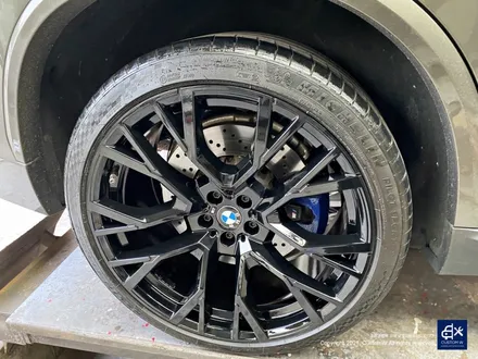 BMW X5M 809M 휠수리 후 블랙유광 휠도색 / 용인 처인구