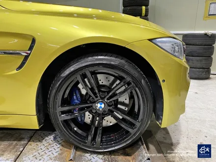 BMW F83 M4 컨버터블 437M 박리 후 블랙유광 휠도색 / 용인 처인구