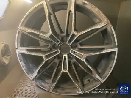궁극의 드라이빙 머신 BMW M2 2세대 신형 930M 블랙 유광 휠도색 그리고 레드 캘리퍼 도색  (feat. 짝당 5만원 업체의 실체를 파악하고 커스텀 W에 방문하신 사연) / 용인 처인구