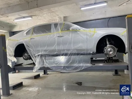 따끈따끈한 신차~(미등록 차량 / 번호판 미장착) BMW G70 740D 블랙 유광 휠 4개+휠 커버 20개 총 24개 도색 +  블루 캘리퍼 도색 / 용인 처인구