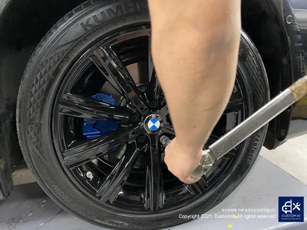 BMW G30 520i 하이그로시 블랙 휠도색 + 블루 캘리퍼 도색 / 용인 처인구
