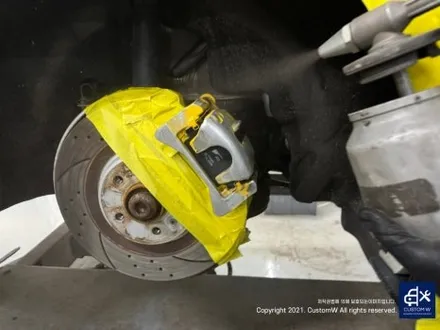 타 업체 수리 도색 이력이 있는 아우디 A7 55TDI 스포츠 테크 21인치 할로우 휠 상처 수리 후,  하이퍼 실버 휠도색 + 레드 캘리퍼 도색 / 용인 처인구